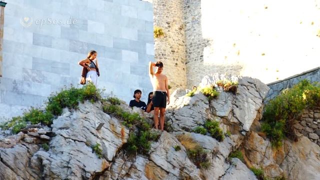 Brave Boys Diving from the Cliff. Would You Jump ? смотреть онлайн