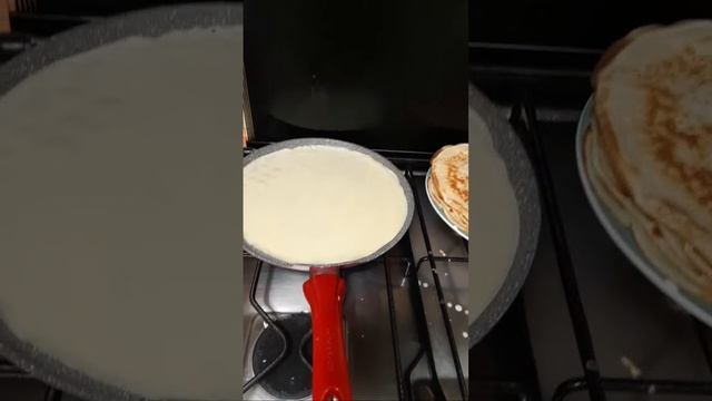 Ulubiony przepis mojego męża.  Przepis w 15 minut. Pyszny przepis na naleśniki.  Łatwo!