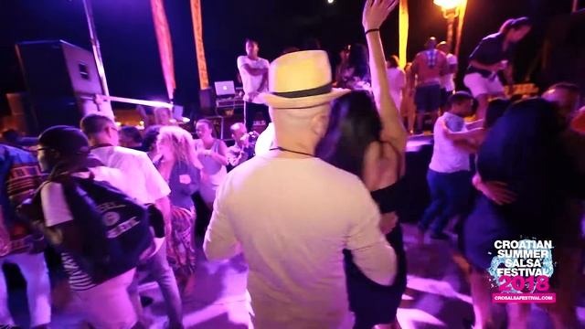 Dj Mambo Ilk & Naida - bachata social dancing @ Rovinj Main Square, CSSF18 смотреть онлайн