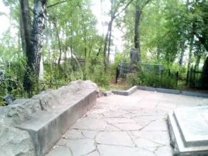 Могила Цареубийцы П.Ермакова опять залита краской