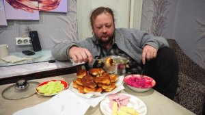 Пышные оладушки от матушки и вкусный ужин любимого сыночка