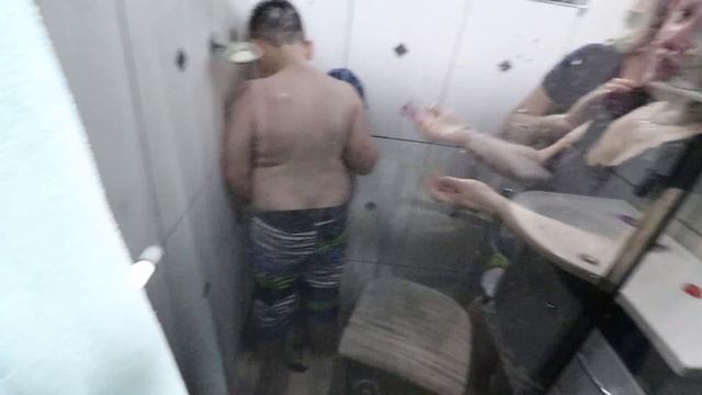 O ULTIMO A SAIR DO BOX DO BANHEIRO GANHA 1000R - DESAFIO