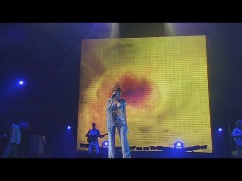 Mylène Farmer - Et Tournoie... (Live)