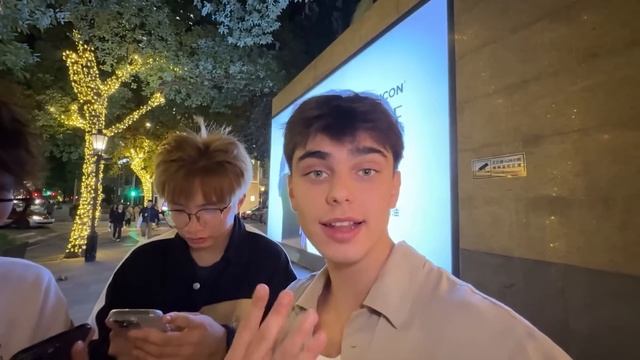 Выживаю в КИТАЕ на 1$ ! День 1 смотреть онлайн