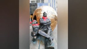 ОЛЕГ ТАБАКОВ . Памятник на Малой Сухаревской площади.