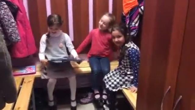 Спонтанная игра перед уроком смотреть онлайн