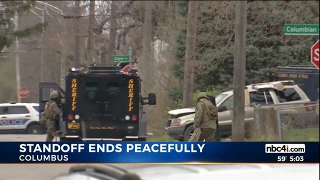 Standoff situation in west Columbus ends as suspect leaves house смотреть онлайн