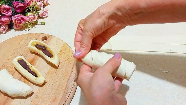 ДЕСЕРТ ИЗ СЛОЁНОГО ТЕСТА. Всего за 15 минут! 🍌🍫🥥. #выпечка# Bakery#слоеноетесто #десерт