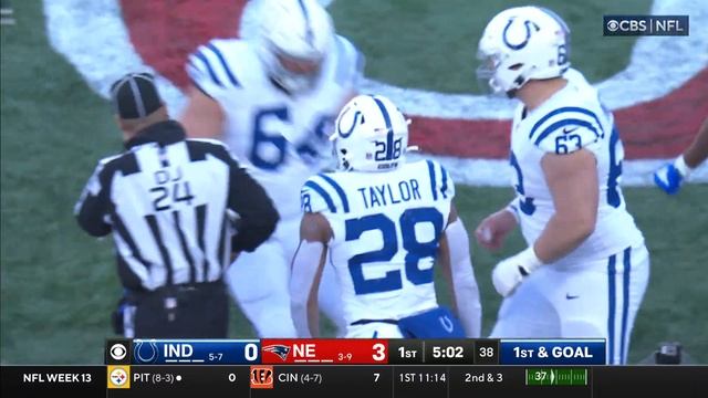 Taylor tightropes for pylon-reach TD after catching Richardson's pass