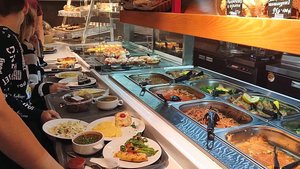 Столовая «Ем и Ем» в Красной Поляне. Раздача в виде шведской линии на вес и за фиксированную цену