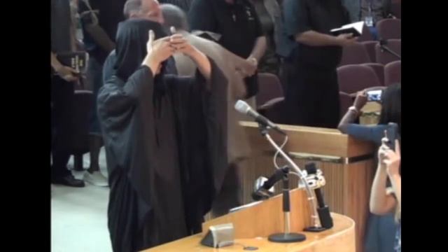 Дьявольский ритуал перед заседанием городского совета в американском Финиксе смотреть онлайн