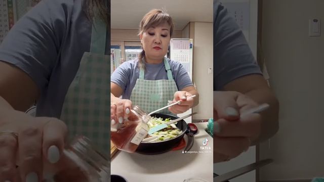 ХЕ из свинины по-корейски смотреть онлайн