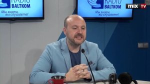 Российский журналист и телеведущий, писатель Игорь Оболенский в программе "Разворот". MIX TV