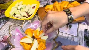 Салат из помидоров с яблоками