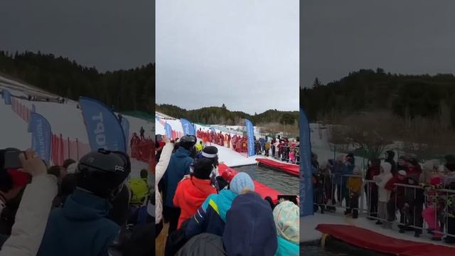 Спуск по воде #snowboarding #сноуборд #snowboard #ski #snow #skiing смотреть онлайн