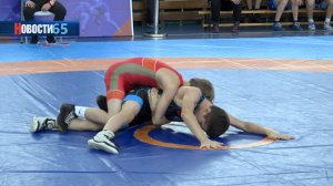 Схватки и полуфиналы. Всероссийские соревнования по греко-римской борьбе стартовали на Сахалине