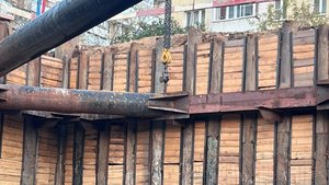 Погружение и извлечение шпунта труб вибропогружателем