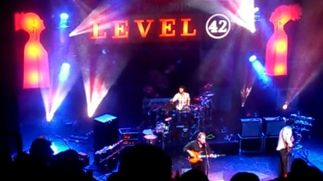 Level 42 @ Indigo 23/10/10 - It's Over смотреть онлайн