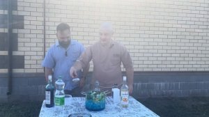 Летний коктейль для вечеринки с мишками и текилой