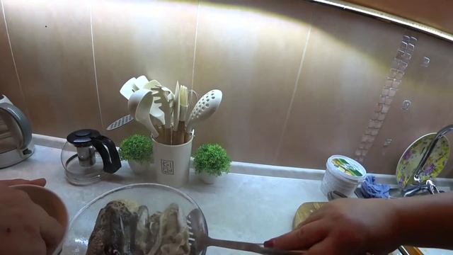 ВЛОГ/ВЕЧЕР на КУХНЕ/ГОТОВИМ УХУ из ГОЛОВ/СЕМЕЙНЫЙ УЖИН/ПРИСОЕДИНЯЙТЕСЬ к НАМ ПОУЖИНАЕМ ВМЕСТЕ