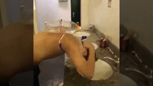 Лайфхак. Как помыть голову, если отключили воду