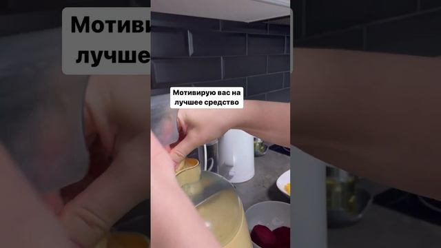 Свекольный сок - одно из нескольких исцеляющих средств при низком гемоглобине, забитых венах, перегр