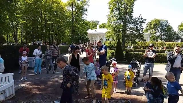 Шутейные фонтаны Петергофа смотреть онлайн