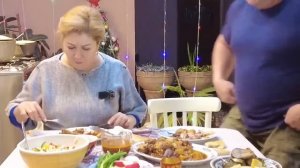🎄🎅ВКУСНЫЙ УЖИН И ЛЁГКИЙ🥗САЛАТ😀АЛТЫНЧИК   ПТИЦА ГОВОРУН🎉✨ПРАЗДНИК ПРОДОЛЖАЕТСЯ!
