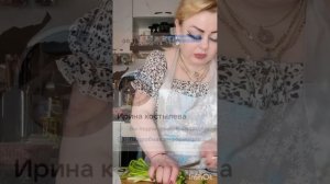 Приятного аппетита 😋 нам и вам я бегала за огурцом 🥒 😂😂😂принесла три огурца 🥒🥒🥒 😂😂😂🥰