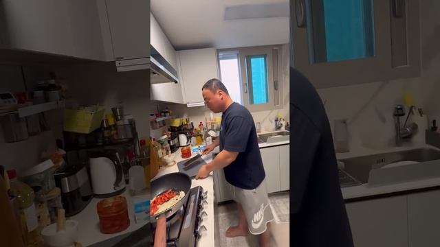 Готовим корейские токпокки 🔥🥰 #жизньвкорее #еда #катякорея #рецепты