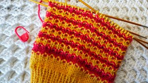 Вяжем Полосатые носочки новым способом. 
Узоры для кругового вязания.