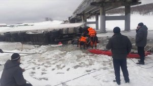 «Фура рухнула с моста в реку». Челябинский дальнобойщик погиб в жутком ДТП в Башкирии.