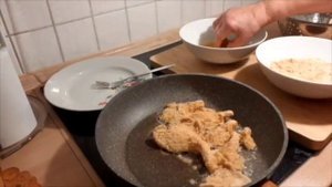 Вешенки (грибы )в кляре - деликатес  и вкуснейшие снеки . Готовятся  очень быстро