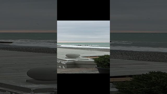 Адлер. Пляж. Волны
