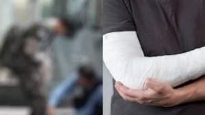 Камера запечатлела Чонгука с перевязанной рукой, это серьезно