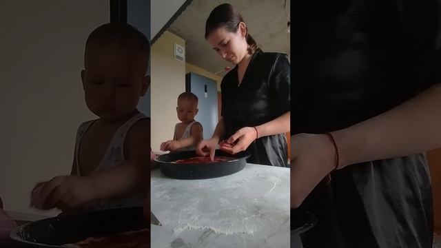 Готовим с сыном. Пицца из готового теста за 15 минут
