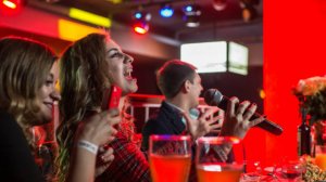 А где лицензия? Московский караоке-клуб «Философ» оказался в центре скандала