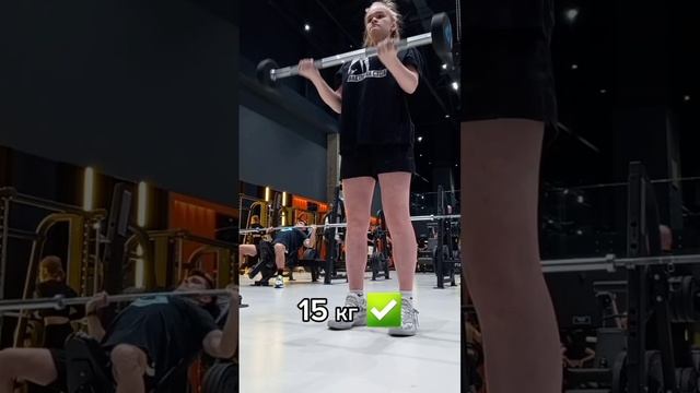пока максимум подъема штанги на бицепс #рекомендации #shortssport #спорт #женщины #подъемнабицепс