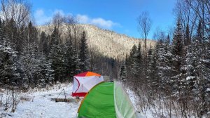 на реке поздней осенью.