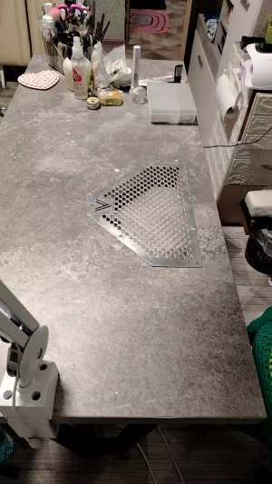 обклеиваю маникюрный,стол