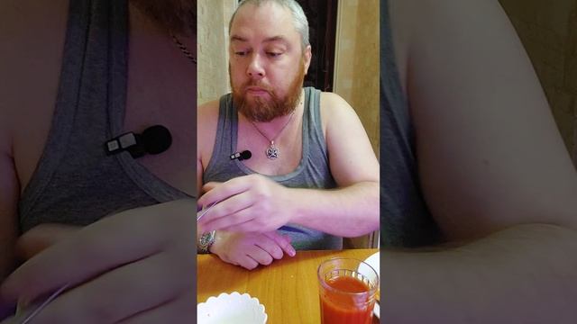 Мукбанг. На завтрак килька в томатном соусе с лучком. #еданакамеру #мукбангер #мукбангроссия