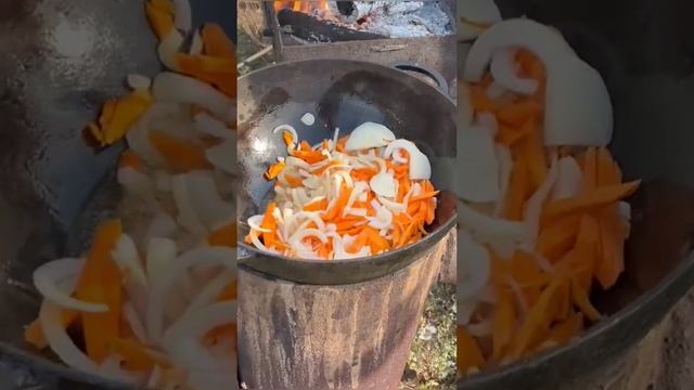 Галушки с мясом и картохой в казане #наприроде #food #рецепты #вказане #вкусно #еда #гриль