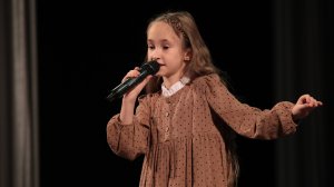 Алиса Искакова-8 лет- Let it be (Джон Леннон/ Пол Маккартни)