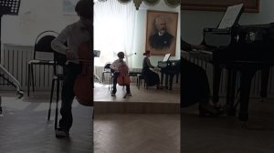 Калёнов Владимир, 8 лет, виолончель.