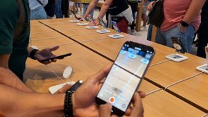 iPhone 16/16 Pro/16 Plus/16 Pro Max Launch at Apple Store Berlin 🇩🇪 | First Impressions | 4K HD