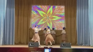Танец «курочка по сенечкам похаживает»
