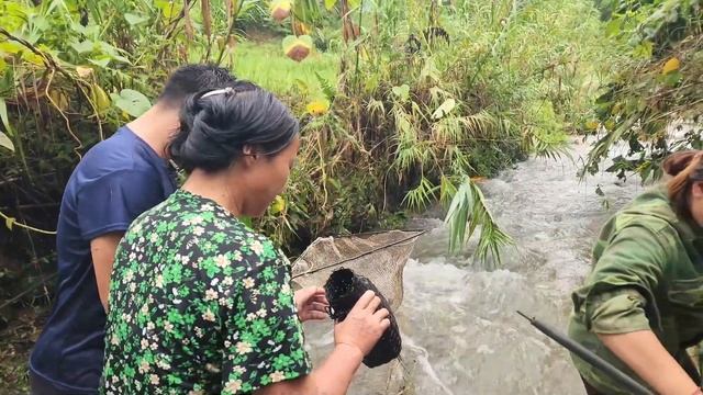 Unstable meal between the police officer and his mother
