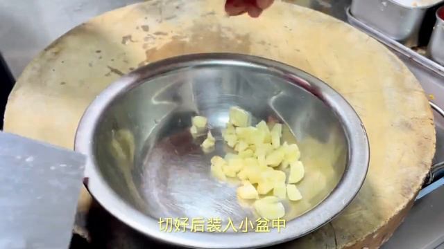廚師長教你炒紅菜苔的家常做法，步驟詳細，清脆入味下酒又下飯【留意美食】#炒紅菜苔 #紅菜苔 #炒紅菜苔料理 #炒紅菜苔做法 #炒紅菜苔煮法