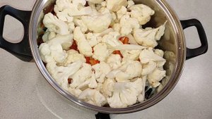 Маринованная цветная капуста с морковью и перцем. Хрустящая и яркая закуска