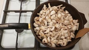 Жареные шампиньоны. Очень вкусные жареные грибы со сливочным вкусом.
